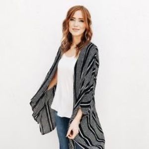 Carly Jean Los Angeles Nora Kimono